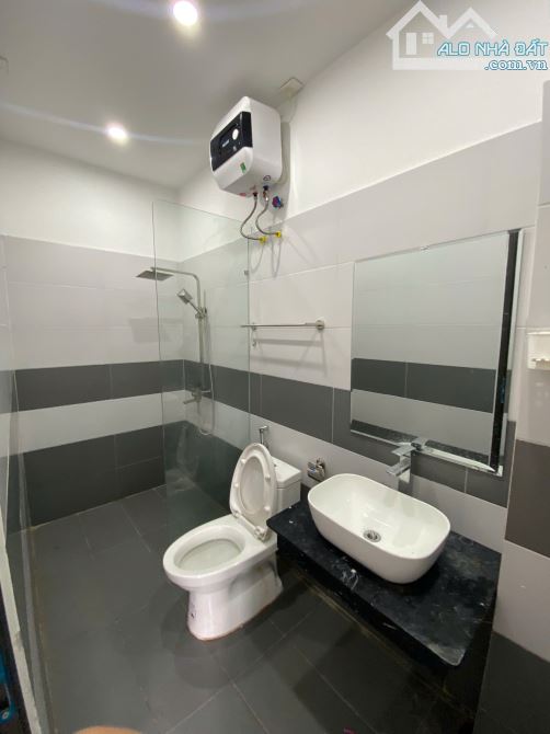 C.H.O T.H.U.Ê nhà tại phố Hồ Sen, 40m2, 4 tầng, 3 ngủ, 8 triệu - 4