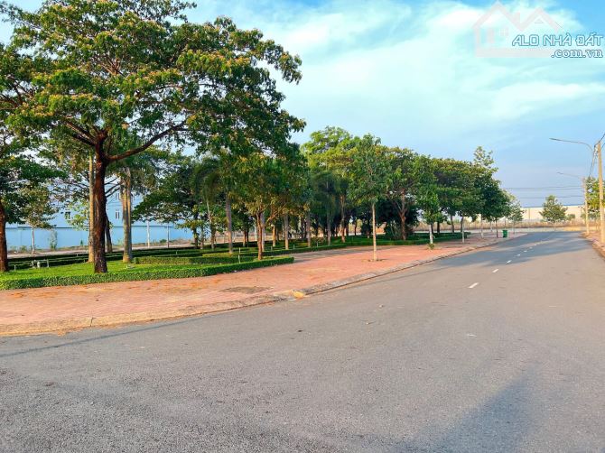 Bán nhanh  - Lô góc 2 MT ngay TĐC D2D DT:105m2 Giá 1tỷ9 - Sát chợ Lộc An, Ngay đường DT769 - 4