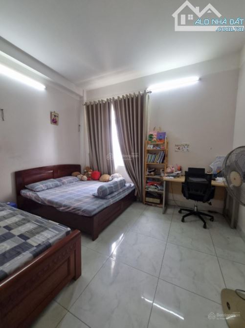 Nhà 3 tầng, MT đường 8m, 96m2, ngang 6m, ngay BV Lê Văn Thịnh, Quận 2, 7.9t - 4