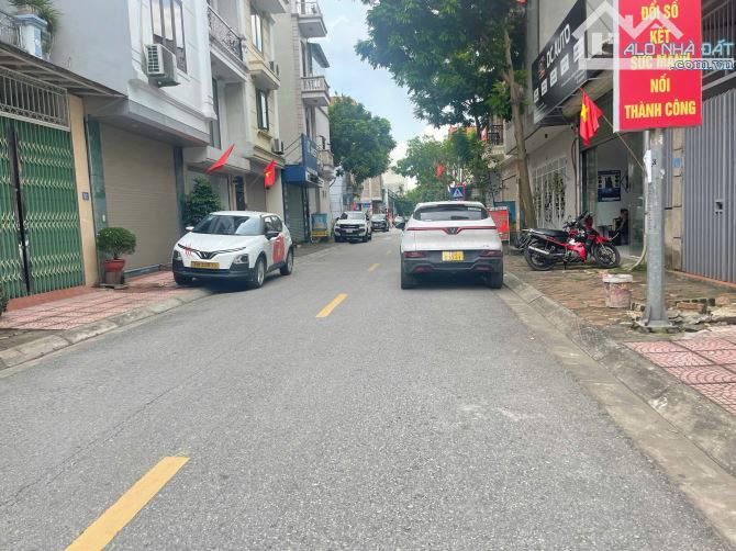 Bán 94m đất mặt phố Nguyễn Văn Hưởng, sau nhà là hồ siêu mát mẻ, làm trụ sở,kinh doanh tốt - 1