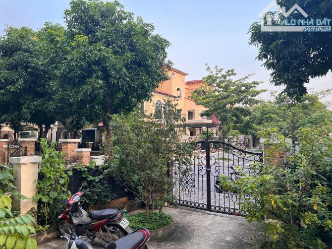 Cho thuê shophouse lô góc 210m Mặt đường chính, Full nội thất KĐT Nam An Khánh, giá 25tr - 4