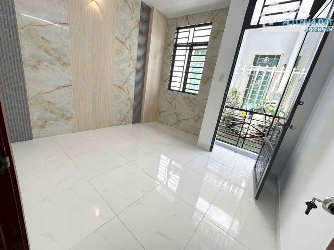 NHÀ MỚI 2 LẦU ĐẸP KHU TÂN KIM, GIÁ RẺ 1TỶ350TR CÒN BỚT - SỔ HỒNG RIÊNG- CÁCH QL50 ĐÚNG 50M - 4
