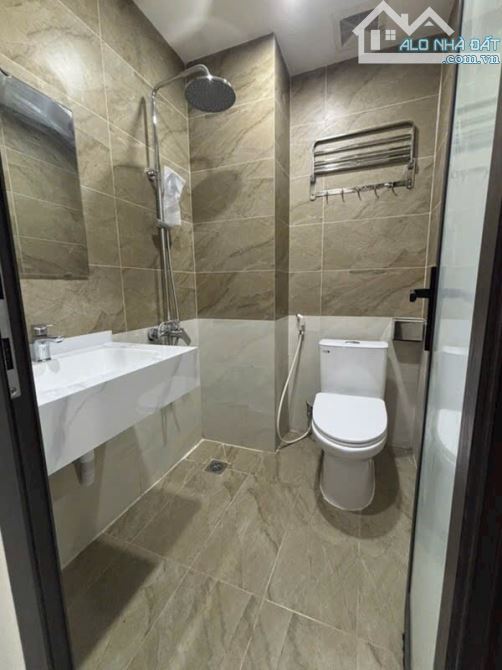 NHÀ ĐỨC GIANG -  NGÕ NÔNG - LÔ GÓC THANG MÁY - CÁCH 15M RA Ô TÔ TRÁNH-GIÁ CHỈ 10TỶ NHỈNH - 4