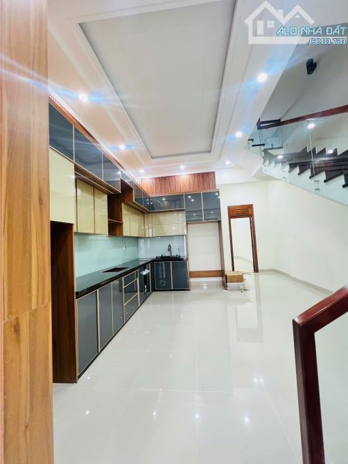 🍀🍀NHÀ MÊ KIÊN CỐ QUÁ ĐẸP SÁT BẾN XE ĐỨC LONG - 4