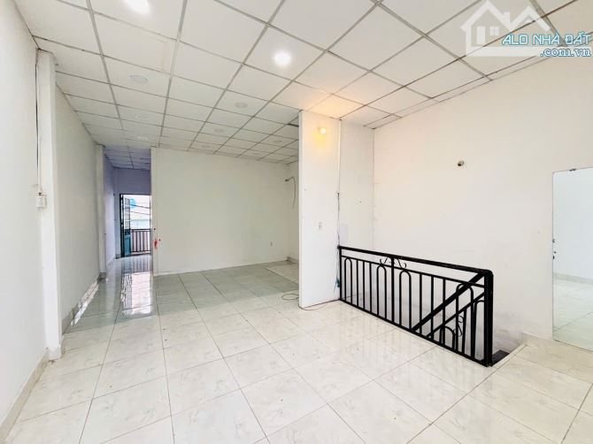 Bán Nhà Mặt Tiền Trung Mỹ Tây Q12 - 65M2(4.5 x 14m )- 2Tầng -Đường 8m - Chỉ 4,95 Tỷ. - 4