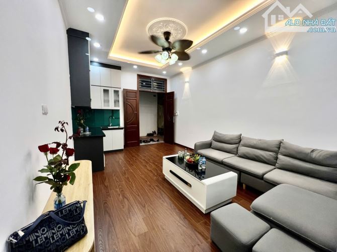TẬP THỂ 3 NGỦ – DIỆN TÍCH SỬ DỤNG 90M² – GẦN PHỐ – GIÁ CHỈ HƠN 3 TỶ – NGÕ RỘNG, TIỆN ÍCH N - 5