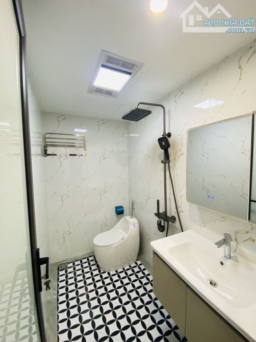 BÁN NHÀ NGỌC LÂM - 5TẦNG - OTO ĐỖ TRƯỚC CỬA - KHU VỰC SẦM UẤT NHẤT NGỌC LÂM - 5