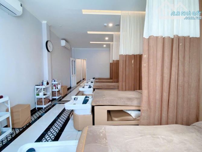 NGỢP BANK 14 TỶ - MẶT TIỀN ÂU CƠ - NGUYỄN HỒNG ĐÀO - 110M2 - 4 TẦNG - GIÁ 19.X TỶ - 5