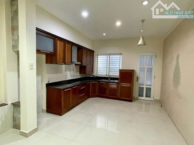 HXH 8m nhà 4 tầng mới trung tâm P. Tân Sơn Nhất (P.4 cũ). DT 4x20m (80m2). Giá cực tốt - 5