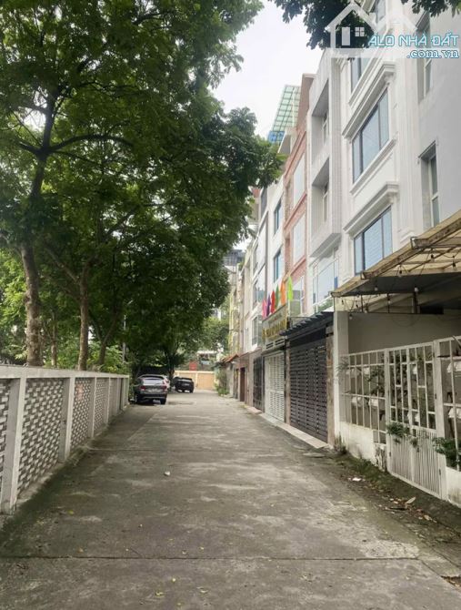 Bán nhà lạc long quân, ô tô đỗ cửa vào nhà, dân xây nội thất cao cấp. - 5
