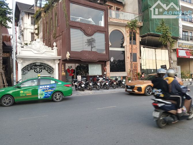 Bán nhà Mặt phố Xuân Diệu, Tây Hồ, Diện tích 390m2, Mặt tiền 12m, 265 Tỷ