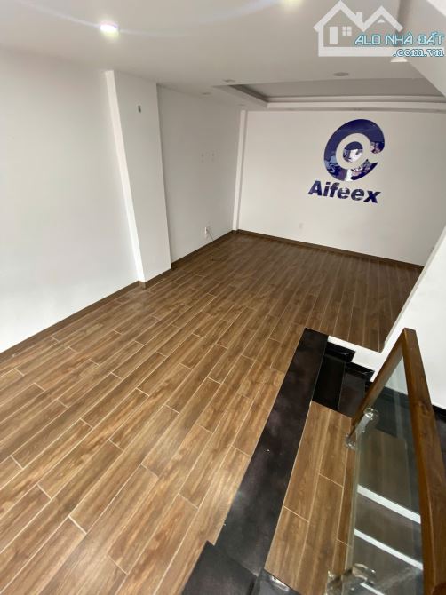 C.H.O T.H.U.Ê nhà tại phố Hồ Sen, 40m2, 4 tầng, 3 ngủ, 8 triệu - 6