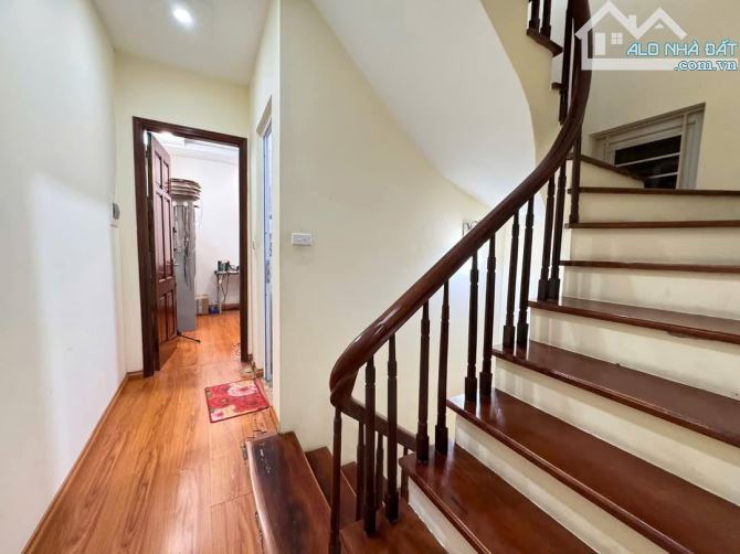 PHÁO ĐÀI LÁNG - 10m ra mặt phố - Lô góc 2 mặt thoáng - Cách Ngoại Thương ~300m - 10.6 tỷ - 6