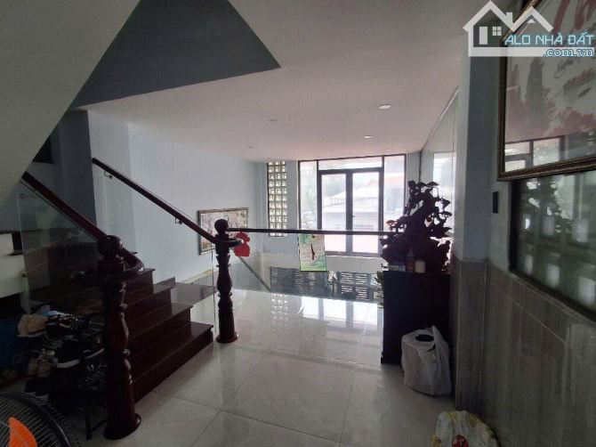 Quận 7, Nhà 5 tầng hoàn công đủ 135m2, Hẻm 6m, dòng tiền 20tr/tháng. Chỉ 16,xxx tỷ - 6