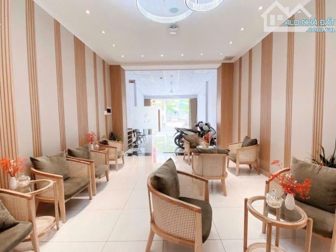 NGỢP BANK 14 TỶ - MẶT TIỀN ÂU CƠ - NGUYỄN HỒNG ĐÀO - 110M2 - 4 TẦNG - GIÁ 19.X TỶ - 6