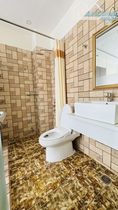 Bán nhà đường Nguyễn khoái quận 4 - 6