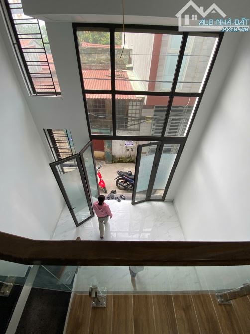 C.H.O T.H.U.Ê nhà tại phố Hồ Sen, 40m2, 4 tầng, 3 ngủ, 8 triệu - 7