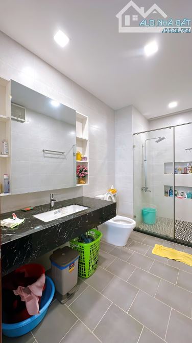 9 tỷ -BÁN NHÀ QUẬN 4: KDC HH, ĐƯỜNG SỐ XE HƠI TÂN VĨNH, 5 TẦNG HOÀN CÔNG - 7