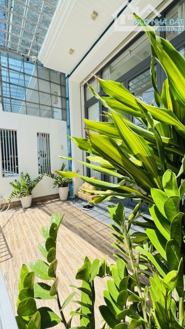 Bán nhà đường Nguyễn khoái quận 4 - 7