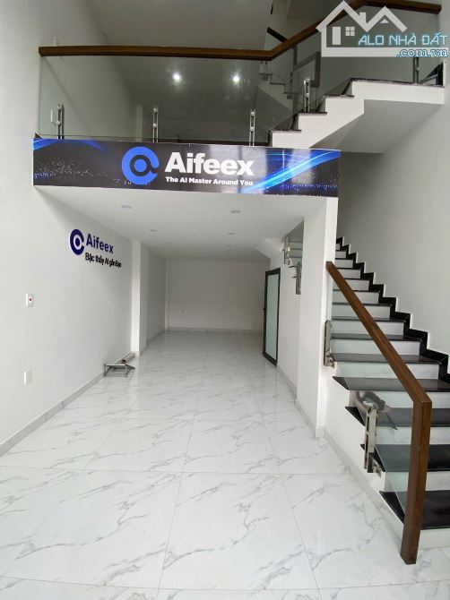 C.H.O T.H.U.Ê nhà tại phố Hồ Sen, 40m2, 4 tầng, 3 ngủ, 8 triệu - 8
