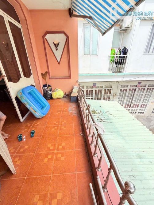 Bán nhà 3 mặt tiền, 100m - Ngang 7m, nở hậu. Chỉ 6.2 tỷ - 8