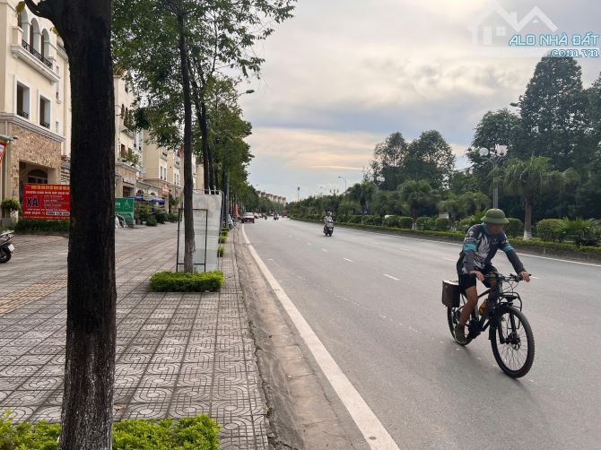 Cho thuê shophouse lô góc 210m Mặt đường chính, Full nội thất KĐT Nam An Khánh, giá 25tr - 8