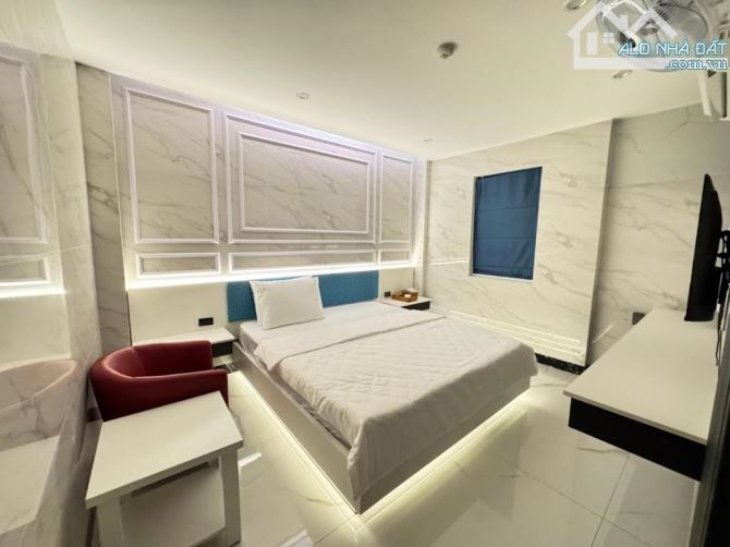 Bán Khách Sạn Mặt tiền Tên lửa, 8 tầng, 120m2, 8x15m,doanh thu 1,5 tỷ, 21 phòng, đường 40m - 8