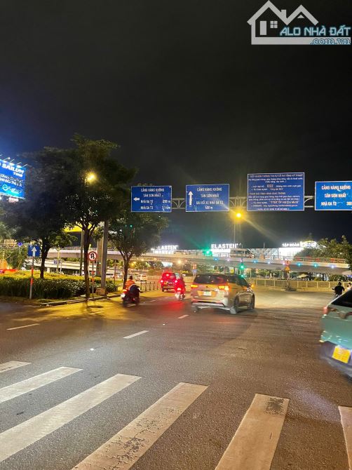 NHÀ HIẾM KHU SÂN BAY, 5 TẦNG ❌ 102m2 ❌ KHOÁN 68tr/th, HẺM 8m HỒNG HÀ - 22 TỶ - 9