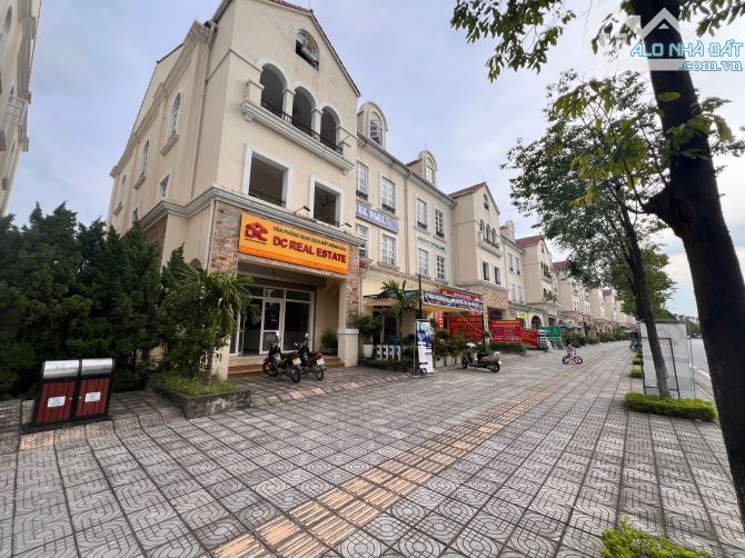 Cho thuê shophouse lô góc 210m Mặt đường chính, Full nội thất KĐT Nam An Khánh, giá 25tr - 9