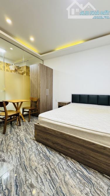 Bán nhà đường Nguyễn khoái quận 4 - 9