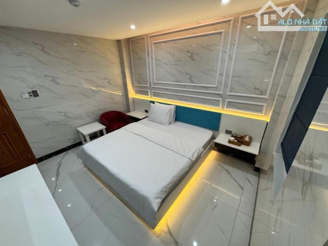 Bán Khách Sạn Mặt tiền Tên lửa, 8 tầng, 120m2, 8x15m,doanh thu 1,5 tỷ, 21 phòng, đường 40m - 9
