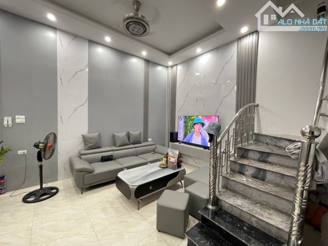 Nhà sát phố Hồng Tiến căn góc 2 thoáng  50M2 -3 ngủ đủ công năng chỉ hơn 7 Tỷ