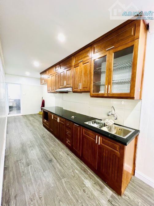 Bán tập thể phố Hoàng Ngọc Phách tầng 1 - 80m2 - 2 ngủ riêng full đồ nhỉnh 5 tỷ