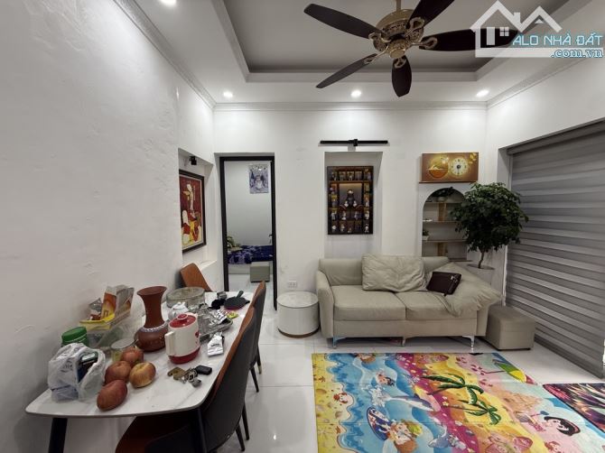 Bán tập thể phố Nguyễn Ngọc Doãn (gần sát chùa Bộc)sổ 30m2 sử dụng 90m2 giá 3,93tỷ(còn TL)
