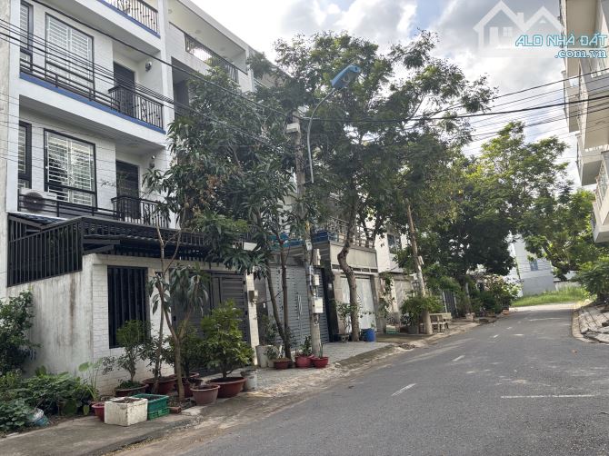 NHÀ 4 TẦNG VIEW CÔNG VIÊN – KDC PHÚ LỢI Q.8 – GIÁ CỰC TỐT