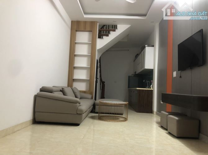 Chính chủ nhà đẹp 5 tầng, 32m, ô tô chánh cách nhà 5m, ở sướng, gần Hồ Văn Quán