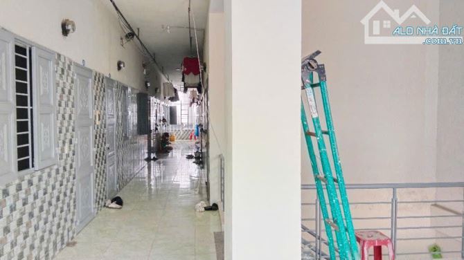 BÁN DÃY TRỌ 2 TẦNG NGAY LÀNG ĐẠI HỌC NHÌN RA CÔNG VIÊN, 250m2, MT 10m, GIÁ 11,9 TỶ.