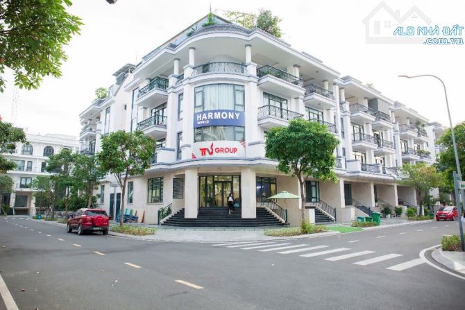 Mặt tiền Giáp Quốc Lộ 13, TÒA NHÀ VĂN PHÒNG TỌA LẠC BÊN TRONG KHU ĐÔ THỊ VẠN PHÚC CITY