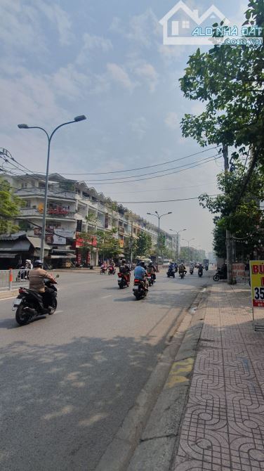 Nhà đẹp 4 tầng Bùi Minh Trực (ngang 4m5) Tặng Nội Thất Ở Ngay Quận 8