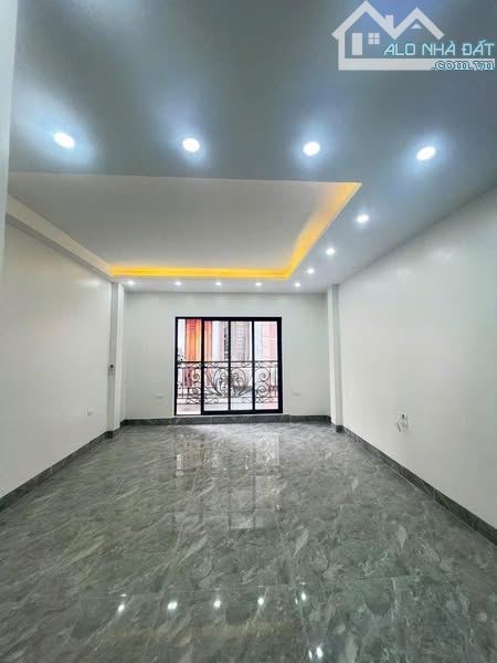 NHÀ MỚI PHỐ NGUYỄN ĐÌNH HOÀN CẦU GIẤY 17 TỶ DT 45M MT 5M 6T KINH DOANH OTO VÀO NHÀ