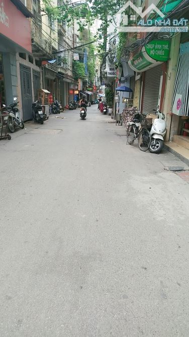 Thổ Quan ,diện tích 115m .  7tầng thang máy . MT 4.4m .Giá 32 tỷ Đống Đa