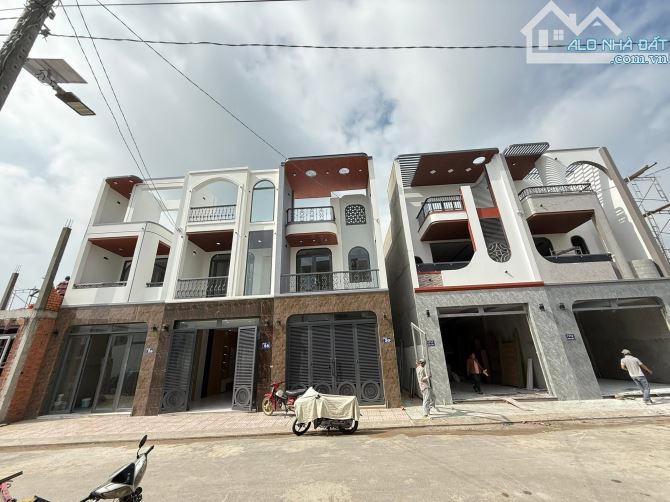 Nhà Mới 100% 4,5x 25m Cách MT Đinh Đức Thiện 1,5km. Cách Chợ Bình Chánh 15Phút