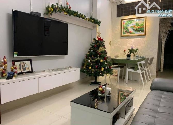 Bán nhà khu vực Xuân Đỉnh , Xuân La , 35m2 nhỉnh 8 tỷ, 1 nhà ra phố, ô tô đỗ, ở ngay