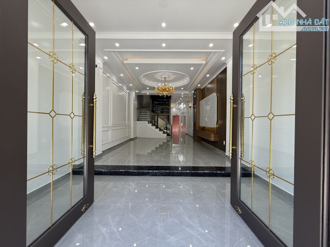 Bán nhà Ngô Gia Tự 4 tầng độc lập Thang Máy đường 12m