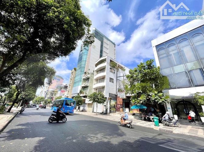 Bán Khuôn đất 700m2 - Xây Building, Khách Sạn - MT Ngay Trần Hưng Đạo, Quận 1