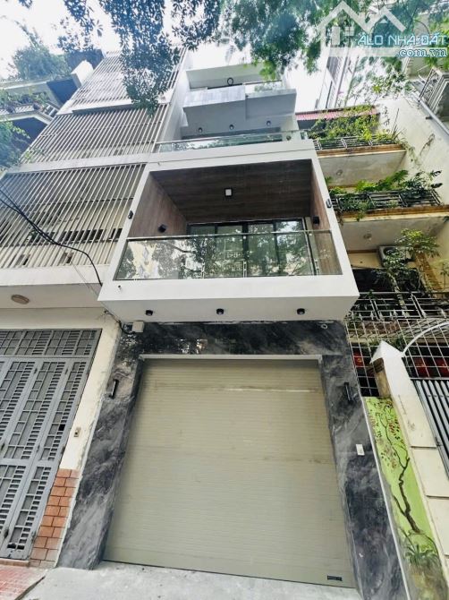 Bán nhà phân lô Hoàng Cầu, oto tránh, thang máy. 71m2 x 5T, MT 4m. 27,8 tỷ.