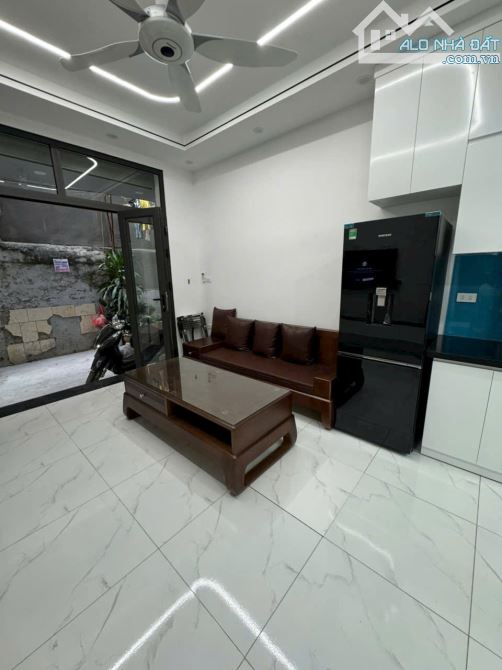 Bán nhà ngõ 159 Phùng Khoang DT 40m2, 4 tầng,ô tô đỗ 10m, giá 8 tỷ có thương lượng .