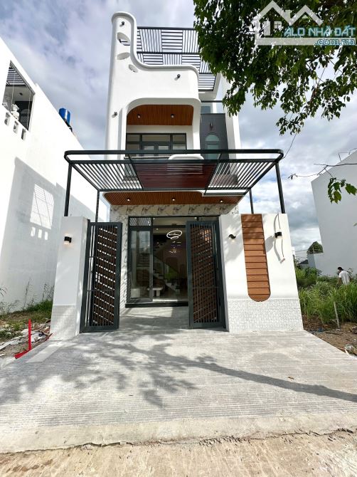 Nhà Đặng Quỳnh 4,5 tỷ 1 trêt 2 lầu SHR hoàn công
