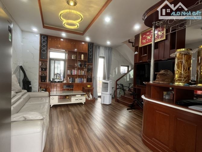 NHÀ PHỐ SIM CITY 114M2(9.5 *12) 10.5 TỶ 3 TẦNG FULL NỘI THẤT ĐẸP