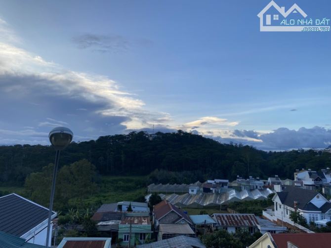 6TY8 CÓ NGAY NHÀ PHỐ 2 MẶT TIỀN GA RA Ô TÔ GẦN CHỢ LỚN SỐ 6 ĐƯỜNG NGUYỄN SIÊU ĐÀ LẠT